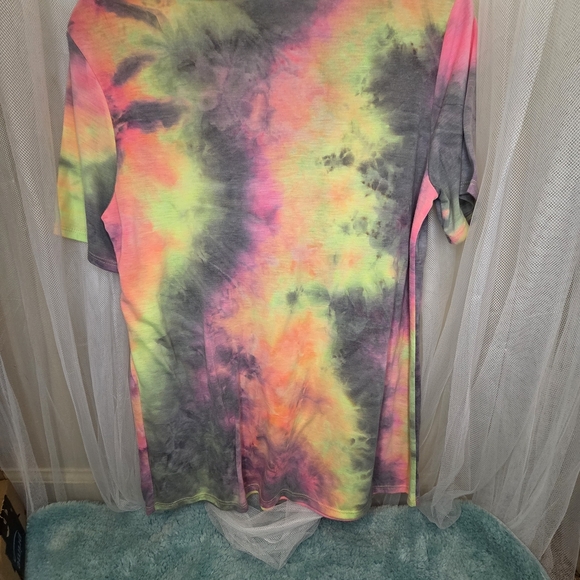 Tie-Dye V-Neck Women’s Top - Picture 2 of 2